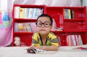 Come insegnare a un bambino a studiare da solo?