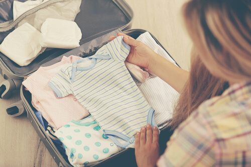Per i genitori, preparare i vestiti per il bebè in arrivo può rappresentare un compito difficile