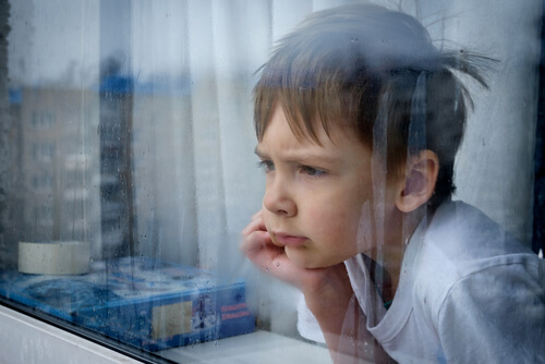 Un bambino con un basso livello di tolleranza alla frustrazione perde le motivazioni per ciò che fa