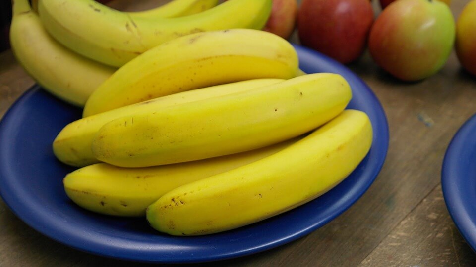 La crema di banane è uno dei 4 deliziosi piatti da mangiare con il cucchiaio