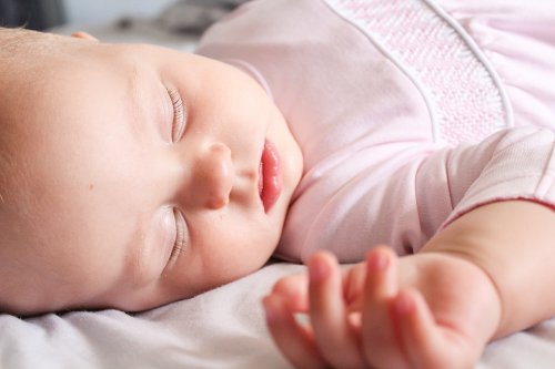 Per lavare i vestiti del bebè, si raccomanda di usare saponi ecologici delicati, che non danneggino la pelle sensibile del bambino
