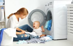 7 consigli per lavare i vestiti del bebè