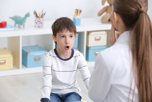 Mio figlio ancora non parla. Non aspettate troppo tempo per rivolgervi a un esperto