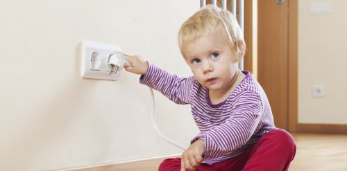 Per salvaguardare la salute del bambino, le prese elettriche vano coperte con delle protezioni di sicurezza