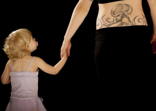 Un tatuaggio con il nome di vostro figlio