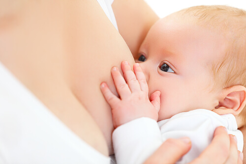 Tipi di capezzoli e la loro influenza sull'allattamento