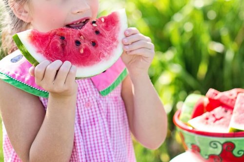 Il consumo di frutta fresca è importante per evitare carenze di sostanze fondamentali per il nostro organismo