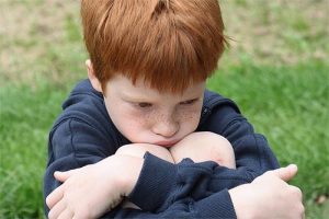 Bambini ansiosi: 13 frasi per calmarli