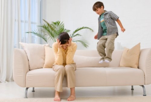 bambini disubbidienti con i genitori