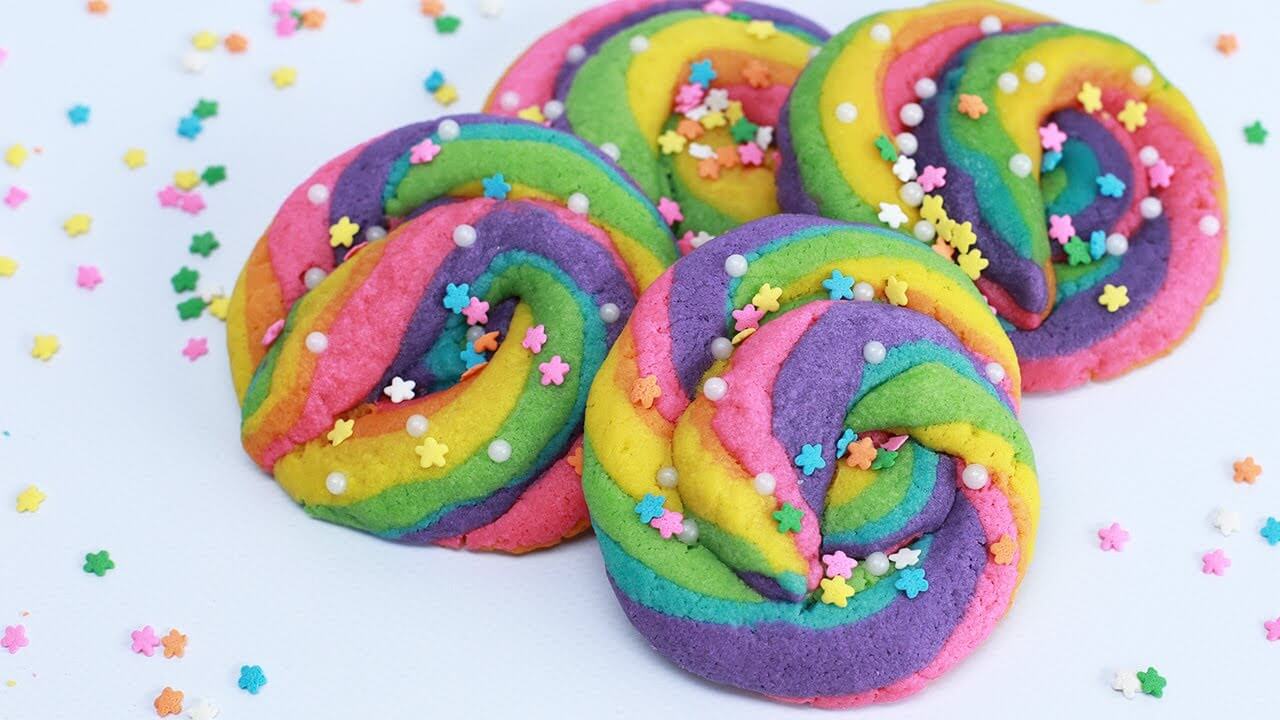 A ogni bambino piace impastare, modellare e decorare biscotti