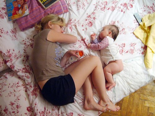 Co-sleeping: vantaggi e svantaggi