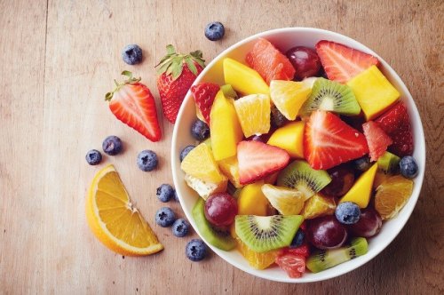 La frutta deve essere consumata senza l'aggiunta di alcun additivo, soprattutto durante i primi anni di vita