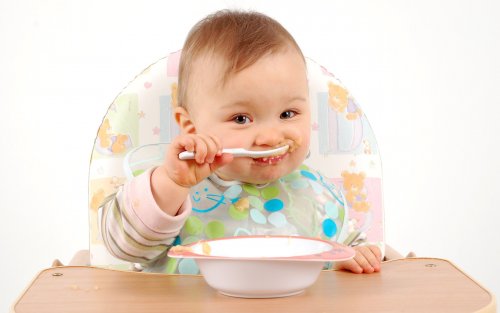 Giocare con cibo stimola lo sviluppo cognitivo