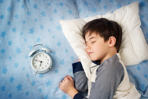 Lasciare un certo margine di tempo può essere utile per aiutare vostro figlio a fare meno fatica ad alzarsi presto