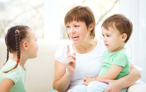 Mamma parla con i suoi figli