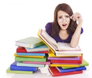 Genitori che fanno i compiti con i figli: 5 errori da non fare