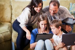 Cosa sono i genitori elicottero?