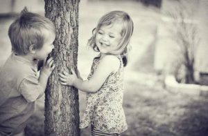 I bambini si innamorano? No, ed ecco perché.