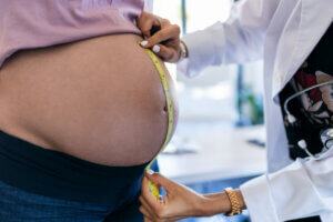 Monitorare il peso del bebè: che fare se è eccessivo?