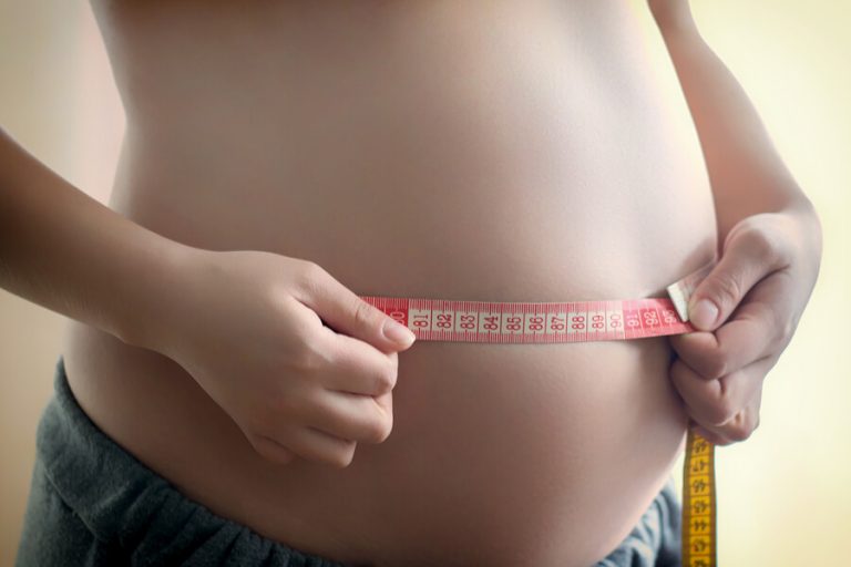 Monitorare il peso del bebè: che fare se è eccessivo?
