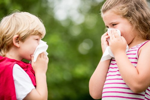 Soffiarsi il naso troppo forte può essere causa di emorragie nasali nei bambini