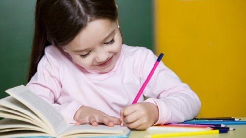 Scrivere a mano aiuta lo sviluppo del cervello
