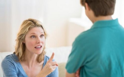 Per recuperare l'autorità perduta, parlate tranquillamente con i vostri figli