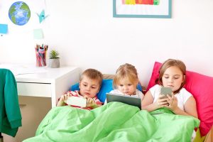 Sapete a che età i bambini dovrebbero avere il cellulare?