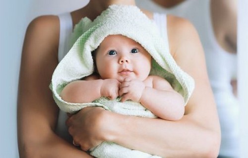 5 consigli per prendersi cura della salute e igiene del neonato