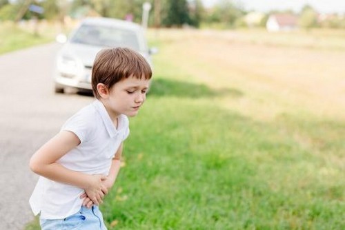 Come evitare che il bambino soffra il mal d'auto durante i viaggi?
