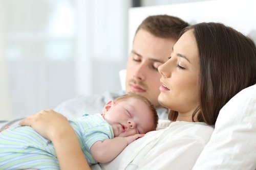 È importante creare una routine per i neonati. Cominciate insegnando loro a distinguere il giorno dalla notte