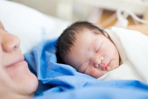 Mamma e neonato