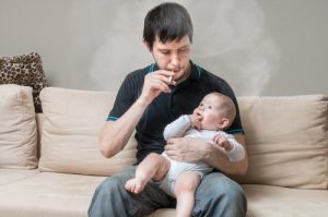 Mai fumare davanti ai bambini: ecco perché