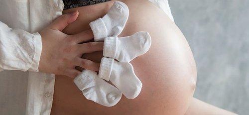 Gravidanza multipla e calzini per neonati