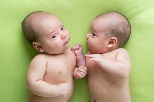 Parto gemellare: le differenze con un parto normale