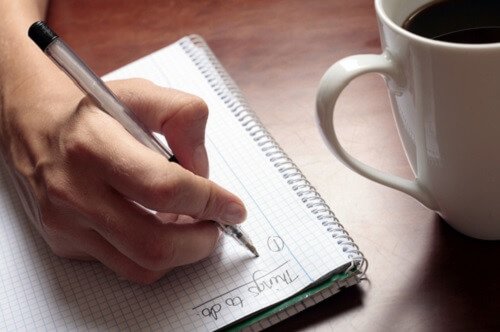 Una mamma single deve imparare a organizzarsi e gestire con efficacia il tempo e il denaro a disposizione