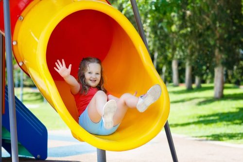 Perché è positivo che i bambini giochino al parco?