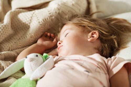 3 trucchi per far dormire il bambino nel suo letto