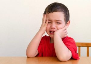 Perché i bambini vogliono attirare l'attenzione?