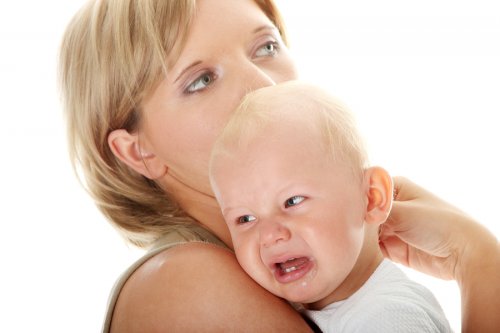 Se il bambino vuole stare sempre in braccio assecondatelo ma fino a un certo punto: deve imparare a essere indipendente a mano a mano che cresce.