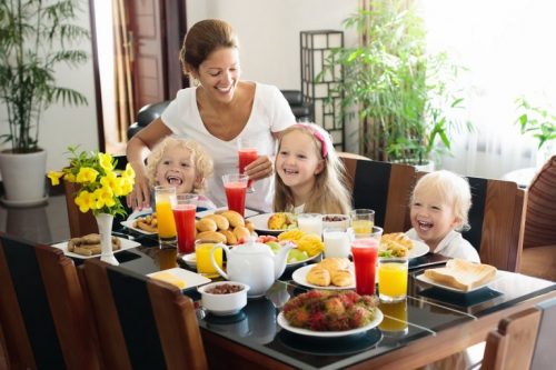 Quattro succhi di frutta nutrienti per bambini