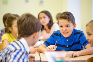 Bambini che parlano troppo in classe