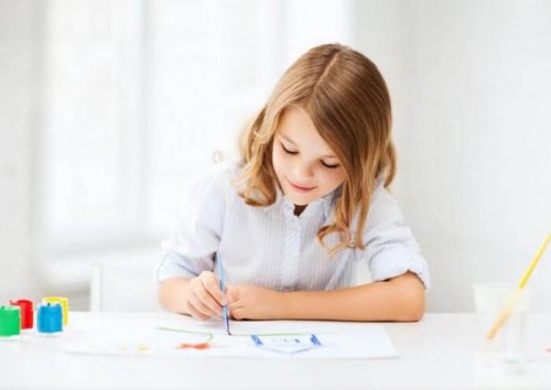 bambino che disegna