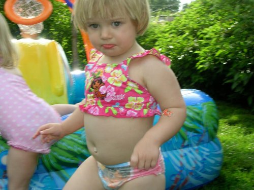 Bambino con pannolino