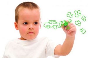 Mio figlio è mancino: perché preferisce usare la sinistra?