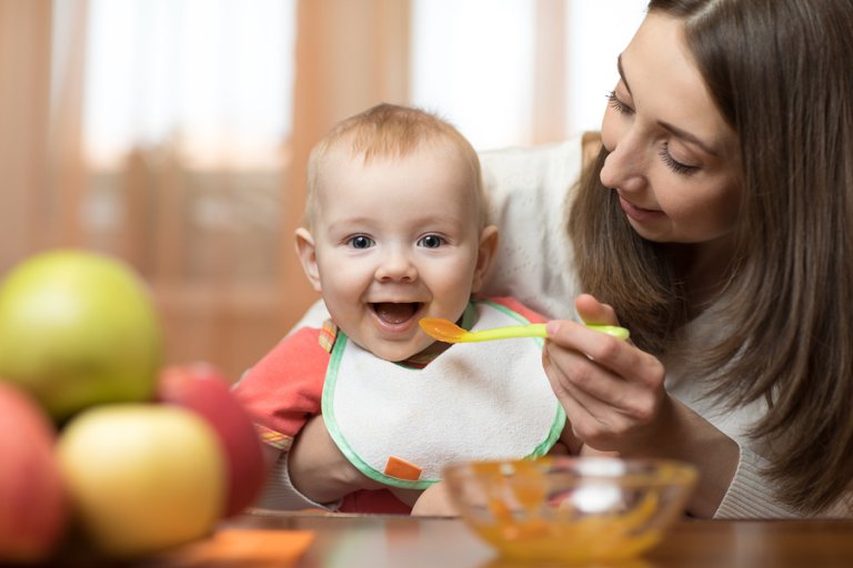 Per servire le ricette di omogeneizzati per bambini dai 6 ai 9 mesi vi conviene usare un cucchiaio di plastica o silicone