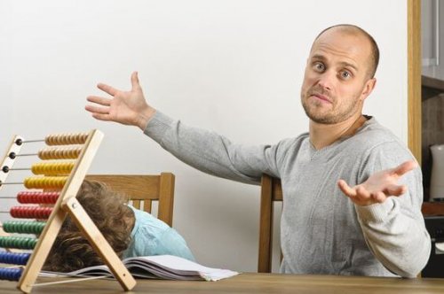 Per educare un bambino iperattivo è necessaria la massima collaborazione tra genitori, insegnanti e pediatra.
