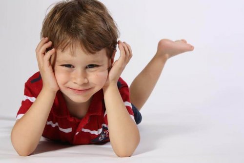 Per riuscire a educare un bambino iperattivo bisogna sapere che non è in grado di concentrarsi a lungo su un'attività.