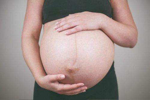 donna con pancione incinta 