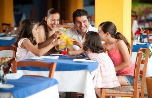 Genitori spendono tempo con i figli 